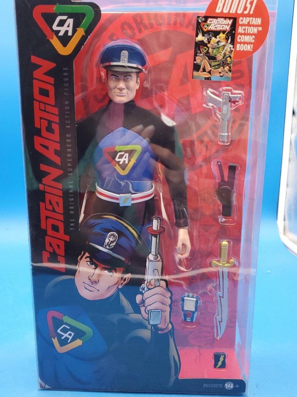 2011 Round 2 Captian Action Figure With Bonus Comic